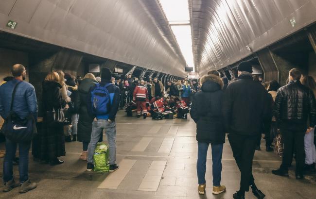 У Києві на пероні станції метро "Палац спорту" померла 9-річна дівчинка