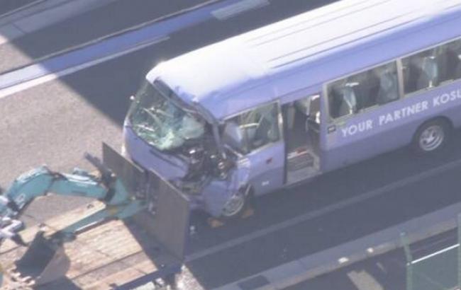 В Японии автобус столкнулся с грузовиком, много пострадавших