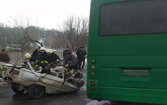 Внаслідок ДТП з маршруткою у Київській області загинули 3 людини