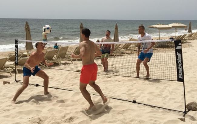 Приятное с полезным: сборная Украины провела последнюю тренировку на Сардинии и отдохнула на пляже