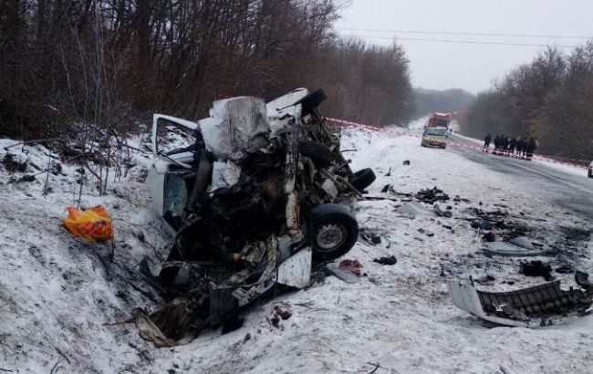 У Чернівецькій області зіштовхнулися два мікроавтобуси, є загиблий та поранені