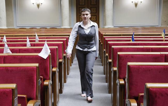 У Раду – босоніж: опубліковані нові фото Савченко в українському парламенті