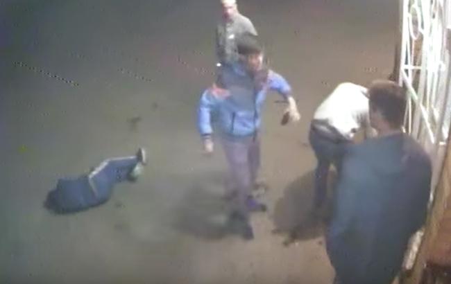 На Одещині підлітки жорстоко побили хлопця з-за пива: опубліковано відео
