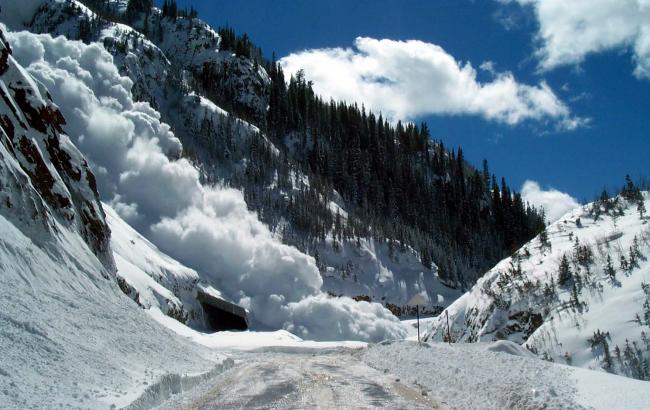 ГСЧС предупреждает о повышенной лавинной опасности в Закарпатской области 7-8 января