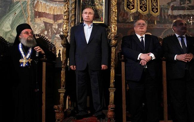 По стопам Януковича: соцсети высмеяли визит Путина на Афон