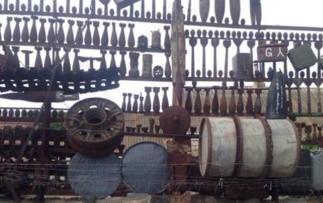 У Запорізькій області чоловік побудував паркан із снарядів