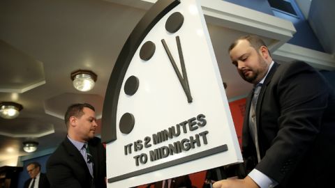 Две минуты до Апокалипсиса: ученые назвали серьезную угрозу для цивилизации