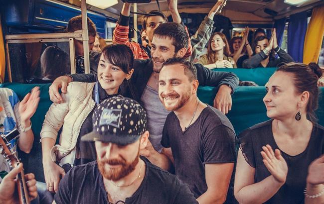 Група "С. К. А. Ї" зіграла концерт прямо в київському трамваї