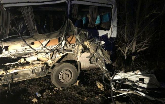 У Одеській області зіткнулися маршрутка, вантажівка та легковик, є жертви