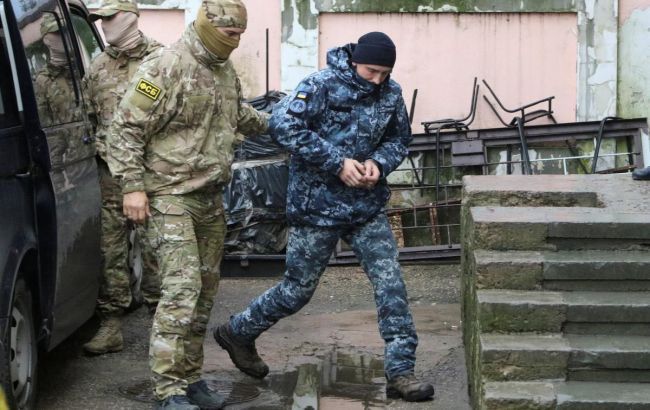 ФСБ допросила двоих украинских военнопленных моряков