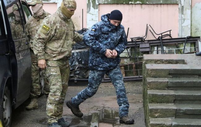 Четверо українських моряків знову заявили, що є військовополоненими