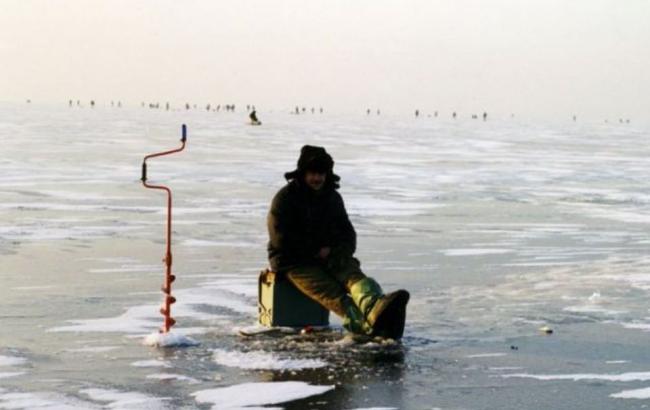 Спасатели просят украинцев не выходить на тонкий лед