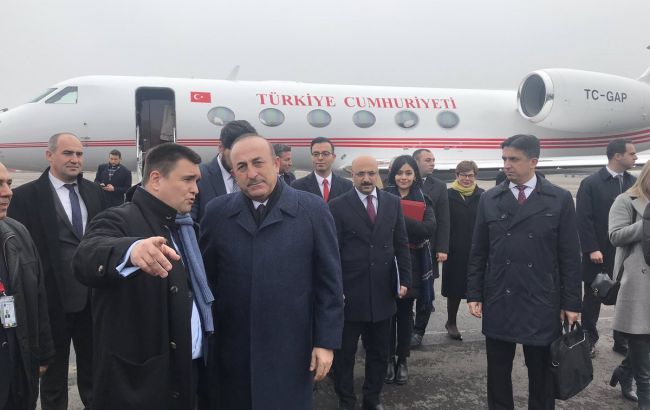 Турция обещает помощь в освобождении украинских моряков из плена