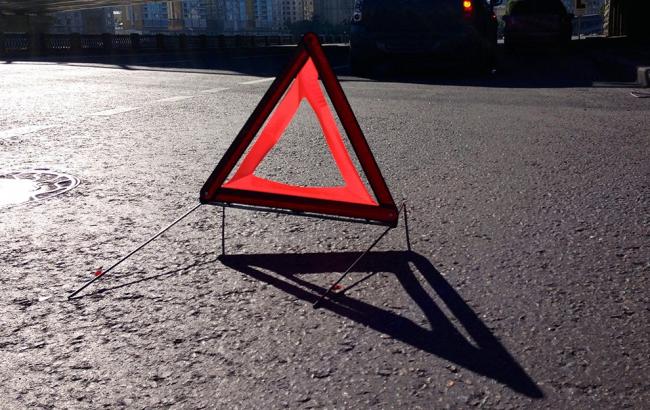 В Ровно автомобиль врезался в столб, 1 человек погиб