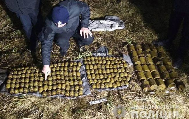 В Хмельницкой области мужчина нашел в поле 200 гранат