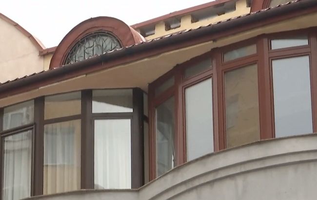 Подіє лише через 40 днів: хто буде жити в освяченій квартирі Януковича (відео)