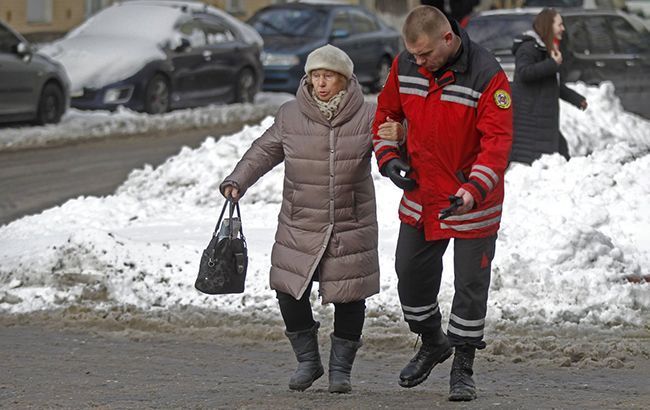 В Киеве на дорогах местами гололедица