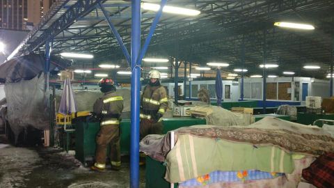 В Києві ліквідовано пожежу на ринку "Лівобережний"