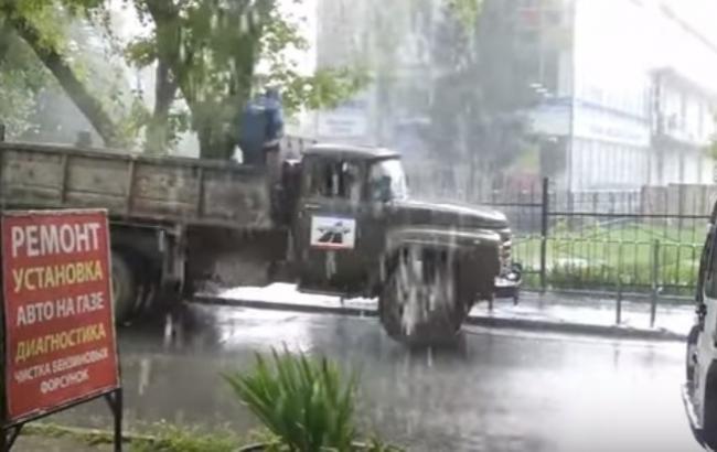 У Криму укладали асфальт під час зливи