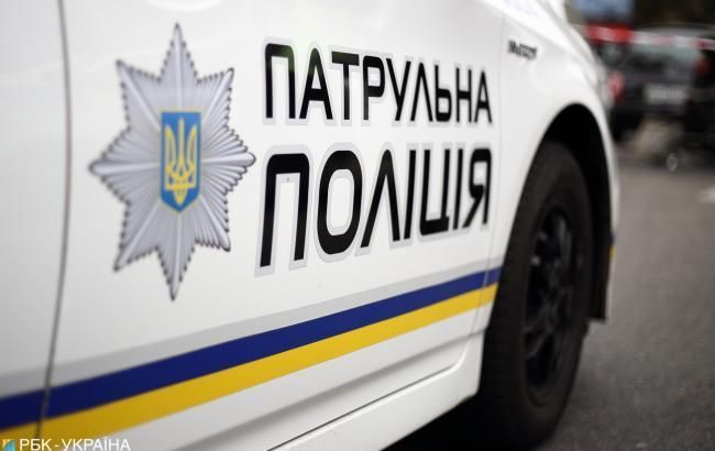 Жахлива ДТП у Києві: Mercedes протаранив паркан стоянки і растрощил сім машин