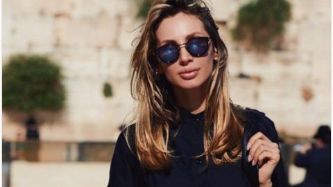 Прильнула к груди: продюсер Лободы интимно обратилась к певице (фото)