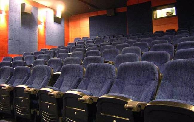 У кінотеатрі "ДНР" показали піратський фільм з китайськими субтитрами
