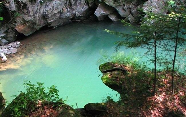 Райская лагуна: на Закарпатье нашли настоящее чудо природы