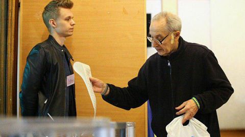 В Киеве 8 участков начали работу с опозданием