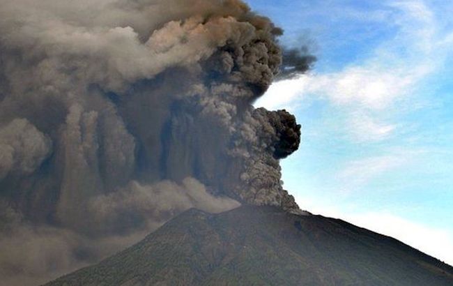 На Балі сталося виверження вулкану