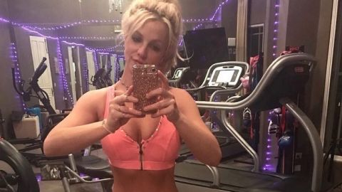 Вот это растяжка! Бритни Спирс показала комплекс упражнений для идеального тела