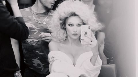 Роскошная блондинка с декольте: Белла Хадид восхитила новым провокационным образом