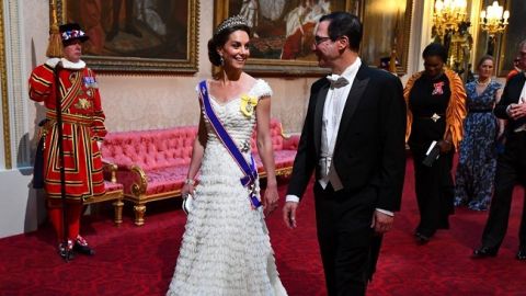 Казково красива: Кейт Міддлтон вийшла в світ у повітряному сукні Alexander McQueen