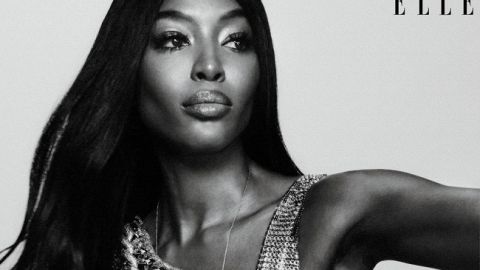 У білій футболці і з голими ногами: 49-річна Наомі Кемпбелл блиснула стрункою фігурою на обкладинці ELLE