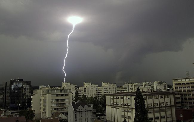 Украину местами накроют дожди с грозами