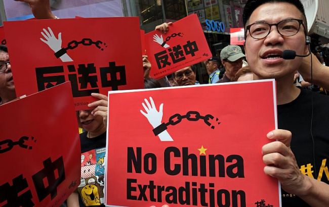 У Гонконзі протестувальники вимагають відставки глави адміністрації
