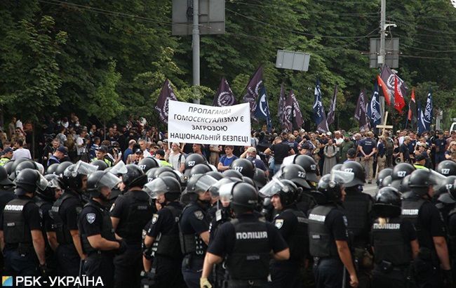 Противники прайда подошли к месту начала Марша, полиция усилила кордоны