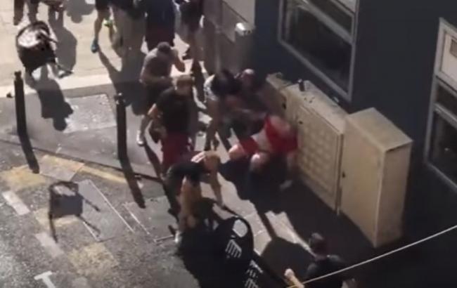 Бесчинства россиян на Евро 2016: в сети появилось видео с избиением британца фанатами из РФ
