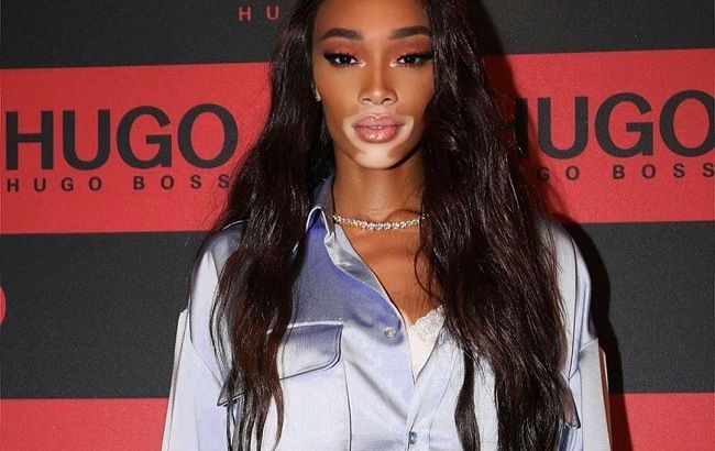 Соблазнительный рабочий: Винни Харлоу демонстрирует идеальную фигуру в дерзком образе