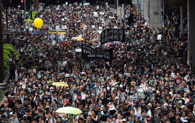 У Гонконзі у зіткненнях після акції протесту постраждали десятки людей