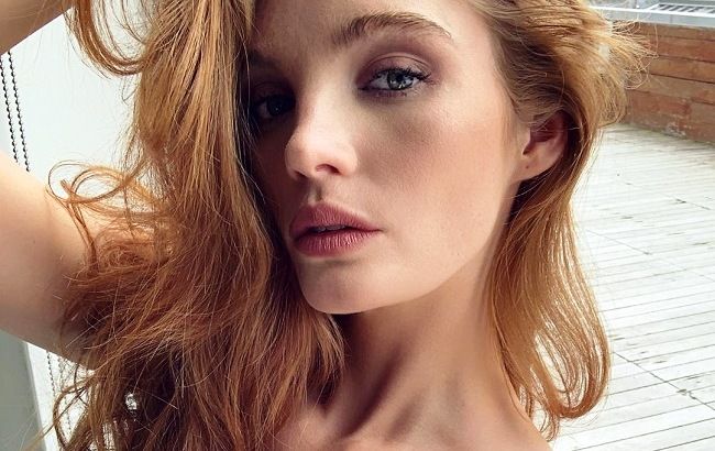 Гарячий "янгол": модель Victoria's Secret спокушає розкішною фігурою