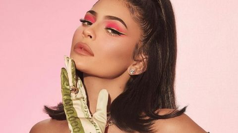 Перша завжди: Кайлі Дженнер підкреслила пишні форми ефектним нарядом