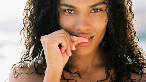 Молода і прекрасна: Тіна Кунакі блиснула розкішними грудьми у відвертому бікіні