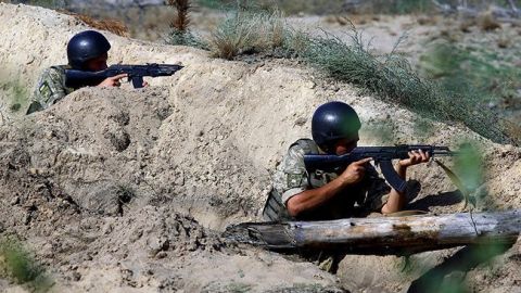 Бойовики зранку двічі порушили перемир'я на Донбасі