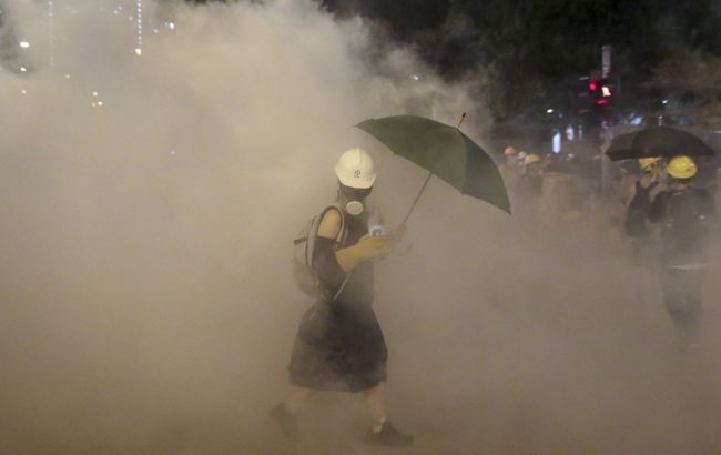 В Гонконге полиция применила слезоточивый газ на митинге