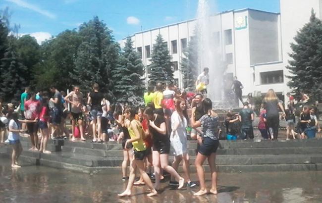 В Хмельницком дети устроили "мокрые войны"