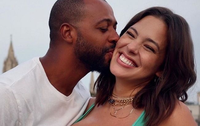 Модель plus-size Ешлі Грем вагітна первістком (відео)