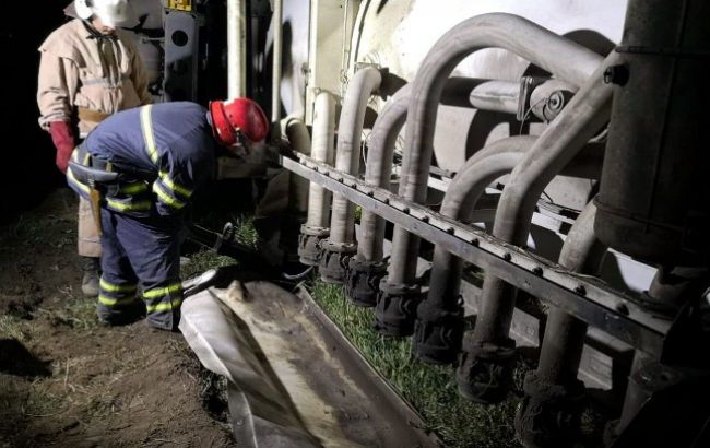 На трасі Київ-Одеса перекинувся бензовоз