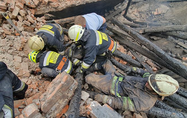 В Днепре при ликвидации пожара пострадали спасатели