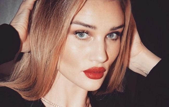 Икона стиля: Роузи Хантингтон-Уайтли демонстрирует безупречный образ для бизнес-леди