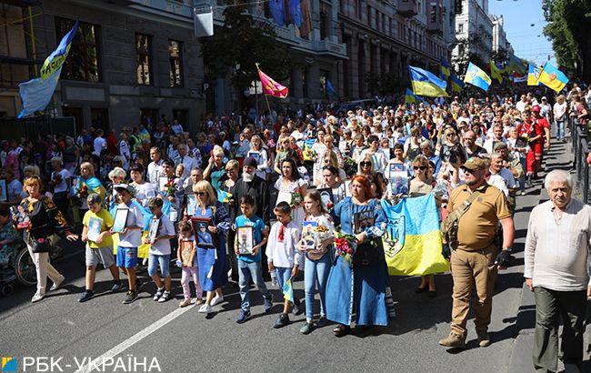 Участие в Марше защитников Украины приняли почти 12 тыс. человек, - полиция